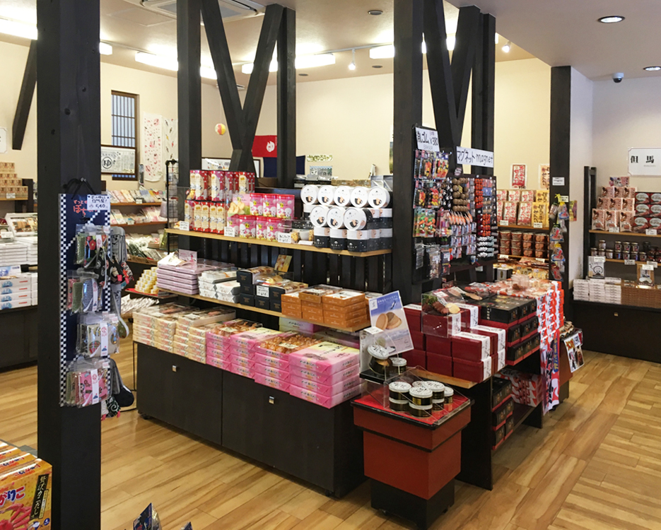 店内土産物売り場風景